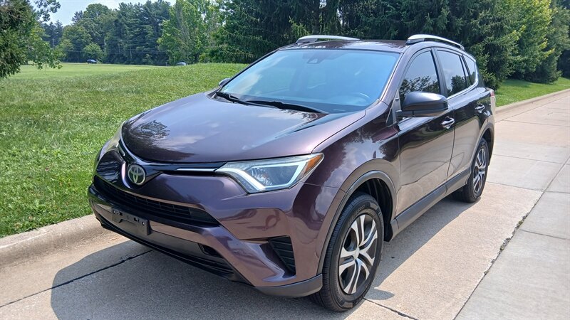2017 Toyota RAV4 LE - Photo 33 - Brunswick, OH 44212
