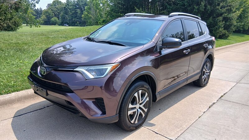 2017 Toyota RAV4 LE - Photo 3 - Brunswick, OH 44212