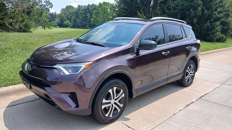 2017 Toyota RAV4 LE - Photo 28 - Brunswick, OH 44212