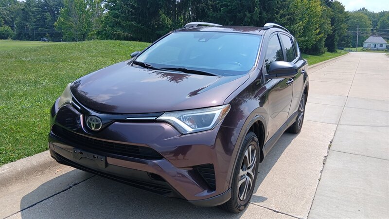 2017 Toyota RAV4 LE - Photo 35 - Brunswick, OH 44212