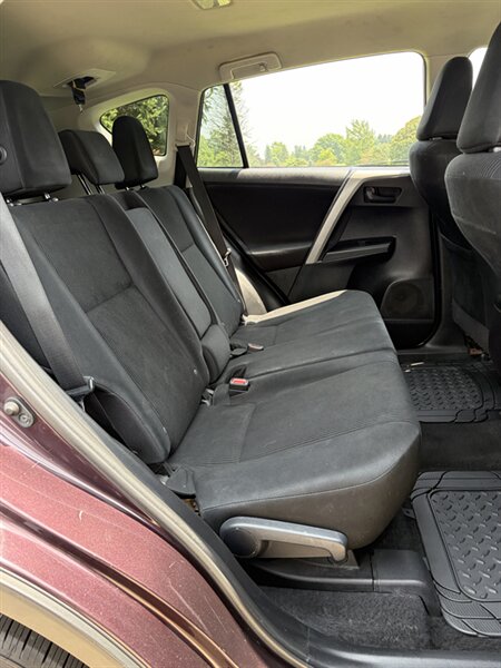 2017 Toyota RAV4 LE - Photo 39 - Brunswick, OH 44212