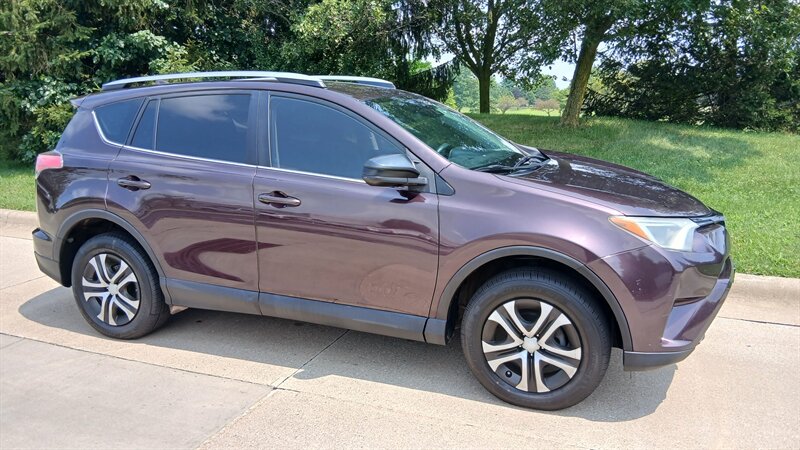 2017 Toyota RAV4 LE - Photo 20 - Brunswick, OH 44212