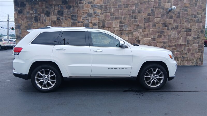 2014 Jeep Grand Cherokee Summit - Photo 11 - Brunswick, OH 44212