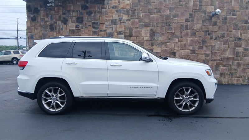 2014 Jeep Grand Cherokee Summit - Photo 10 - Brunswick, OH 44212