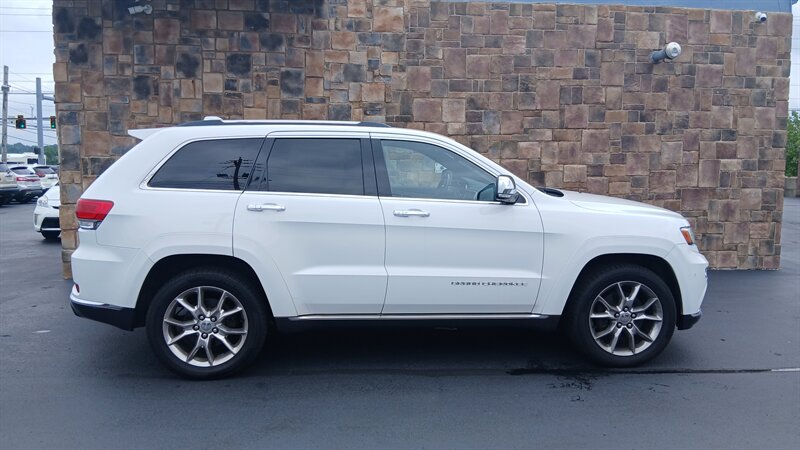 2014 Jeep Grand Cherokee Summit - Photo 12 - Brunswick, OH 44212