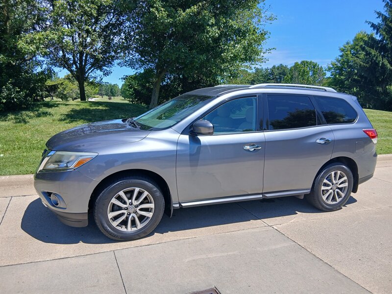 2015 Nissan Pathfinder S   - Photo 1 - Brunswick, OH 44212