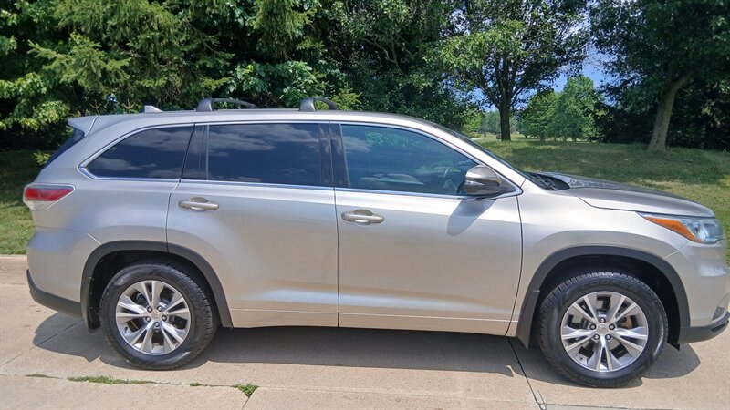 2015 Toyota Highlander LE - Photo 13 - Brunswick, OH 44212