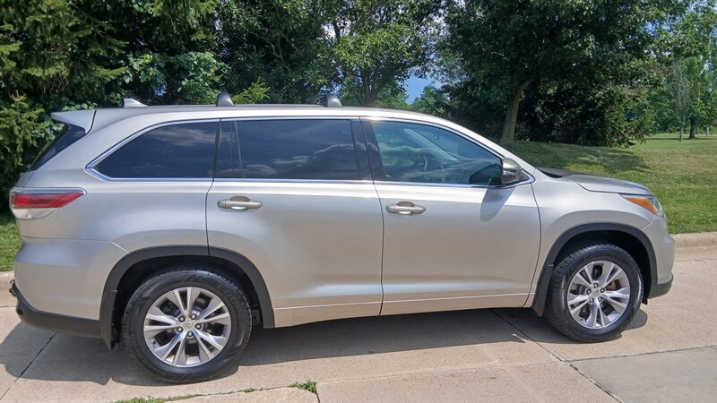 2015 Toyota Highlander LE - Photo 11 - Brunswick, OH 44212