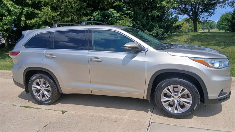 2015 Toyota Highlander LE - Photo 33 - Brunswick, OH 44212