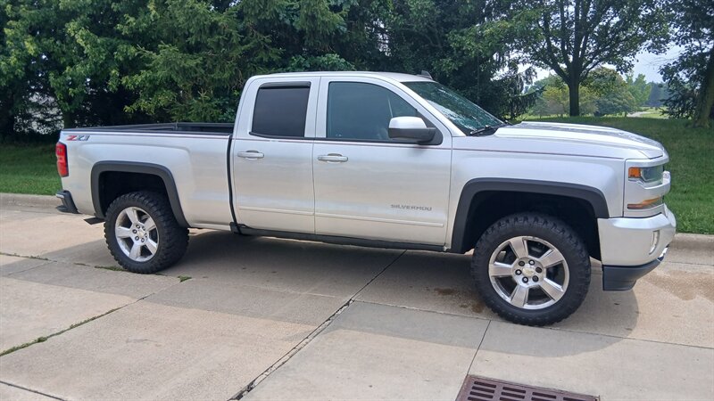 2018 Chevrolet Silverado 1500 LT - Photo 11 - Brunswick, OH 44212