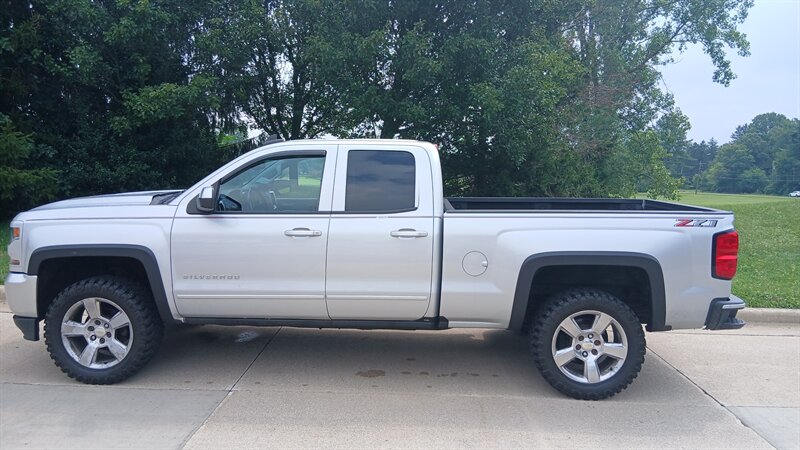 2018 Chevrolet Silverado 1500 LT - Photo 20 - Brunswick, OH 44212