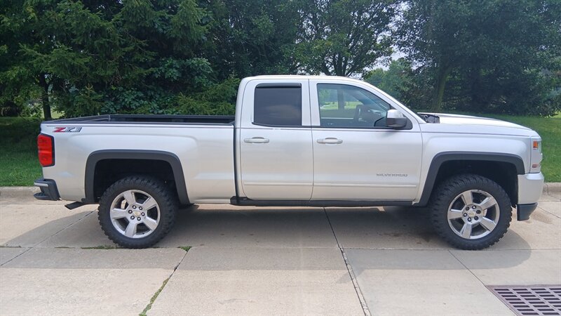 2018 Chevrolet Silverado 1500 LT - Photo 14 - Brunswick, OH 44212