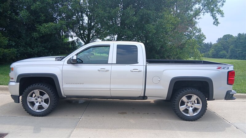 2018 Chevrolet Silverado 1500 LT - Photo 19 - Brunswick, OH 44212