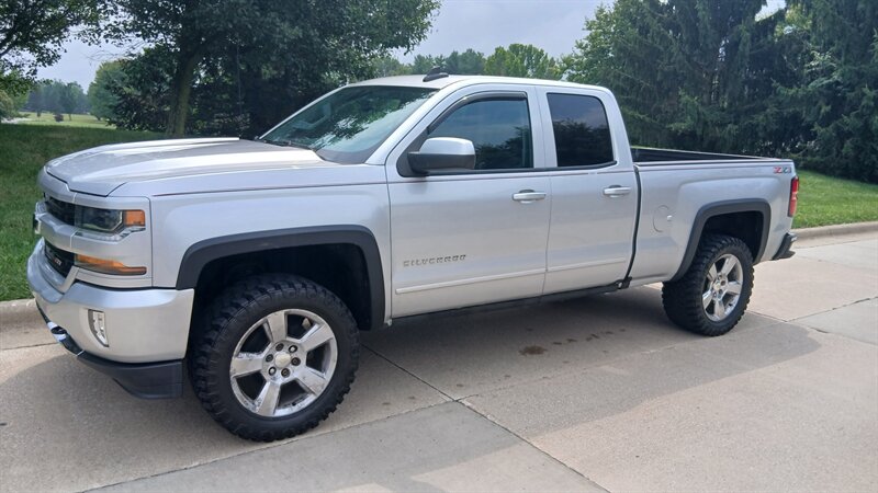 2018 Chevrolet Silverado 1500 LT - Photo 5 - Brunswick, OH 44212