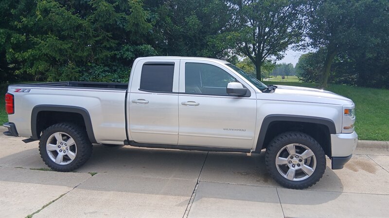 2018 Chevrolet Silverado 1500 LT - Photo 23 - Brunswick, OH 44212