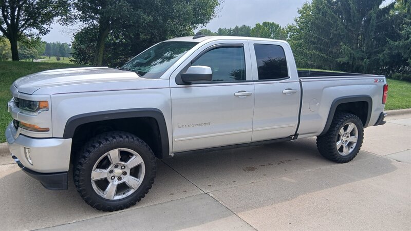 2018 Chevrolet Silverado 1500 LT - Photo 4 - Brunswick, OH 44212