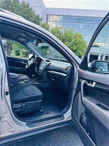 2015 Kia Sorento LX - Photo 11 - Thomasville, NC 27360