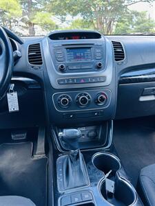 2015 Kia Sorento LX - Photo 16 - Thomasville, NC 27360