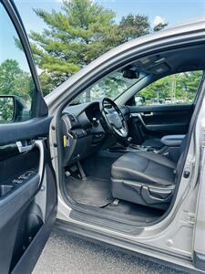 2015 Kia Sorento LX - Photo 9 - Thomasville, NC 27360