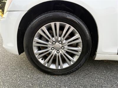 2013 Chrysler 300 Series AWD V6 4D SEDAN - Photo 31 - Thomasville, NC 27360
