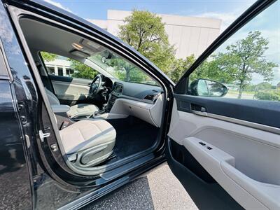 2018 Hyundai ELANTRA SE   - Photo 15 - Thomasville, NC 27360