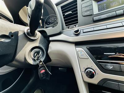 2018 Hyundai ELANTRA SE   - Photo 21 - Thomasville, NC 27360
