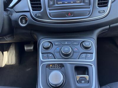 2015 Chrysler 200 Series Limited   - Photo 20 - Thomasville, NC 27360
