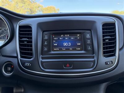 2015 Chrysler 200 Series Limited   - Photo 19 - Thomasville, NC 27360
