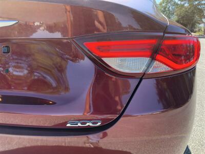 2015 Chrysler 200 Series Limited   - Photo 11 - Thomasville, NC 27360