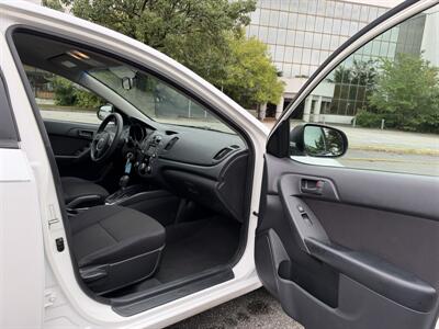2012 Kia Forte EX - Photo 17 - Thomasville, NC 27360