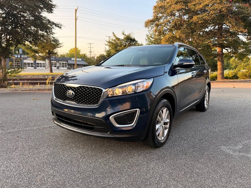 2018 Kia Sorento LX   - Photo 1 - Thomasville, NC 27360