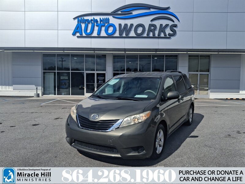2011 Toyota Sienna LE  