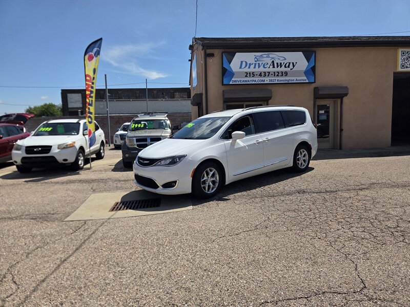 2017 Chrysler Pacifica Touring Plus   - Photo 1 - Philadelphia, PA 19124