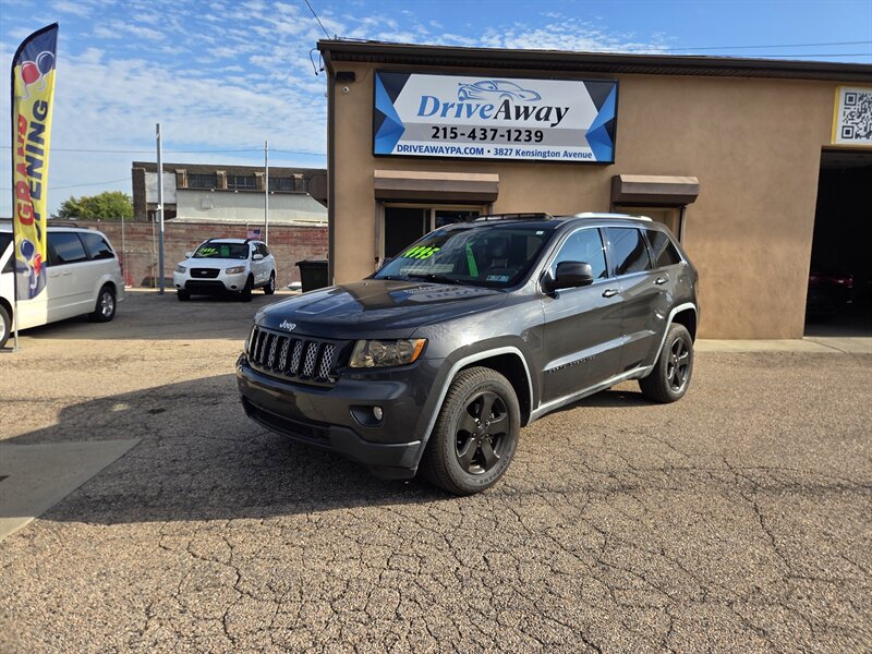 2011 Jeep Grand Cherokee Laredo   - Photo 1 - Philadelphia, PA 19124
