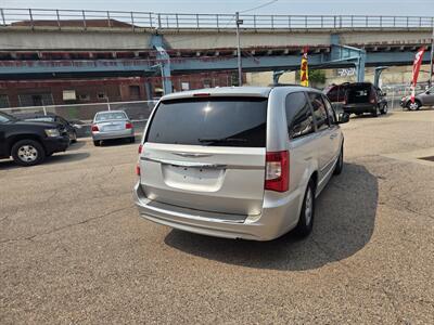 2011 Chrysler Town and Country Touring - Photo 8 - Philadelphia, PA 19124