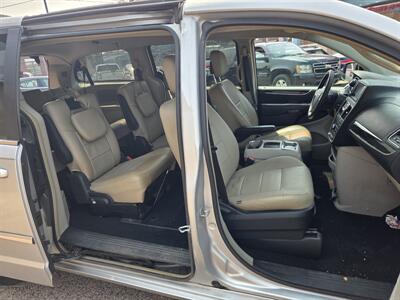 2011 Chrysler Town and Country Touring - Photo 19 - Philadelphia, PA 19124