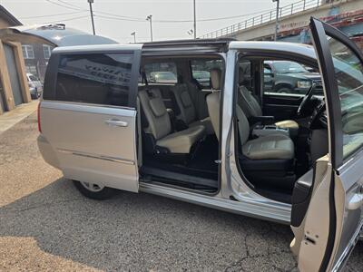 2011 Chrysler Town and Country Touring - Photo 20 - Philadelphia, PA 19124