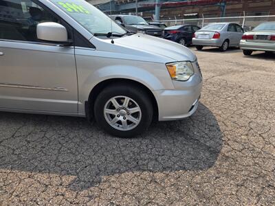 2011 Chrysler Town and Country Touring - Photo 12 - Philadelphia, PA 19124