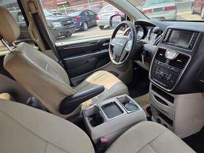 2011 Chrysler Town and Country Touring - Photo 18 - Philadelphia, PA 19124