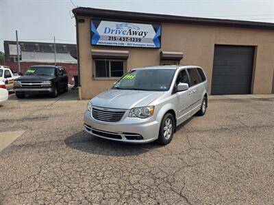2011 Chrysler Town and Country Touring - Photo 2 - Philadelphia, PA 19124