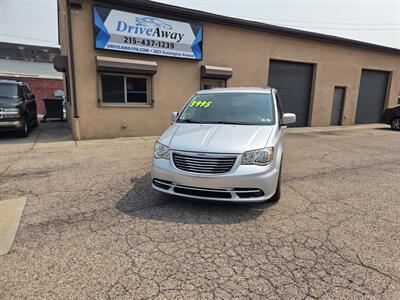 2011 Chrysler Town and Country Touring - Photo 3 - Philadelphia, PA 19124