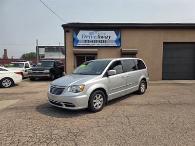 2011 Chrysler Town and Country Touring - Photo 1 - Philadelphia, PA 19124
