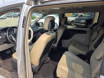 2011 Chrysler Town and Country Touring - Photo 17 - Philadelphia, PA 19124