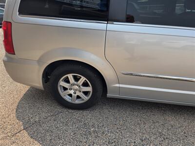 2011 Chrysler Town and Country Touring - Photo 11 - Philadelphia, PA 19124