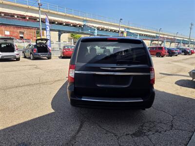2015 Chrysler Town and Country Touring - Photo 6 - Philadelphia, PA 19124