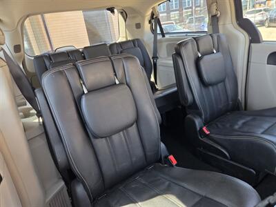 2015 Chrysler Town and Country Touring - Photo 10 - Philadelphia, PA 19124