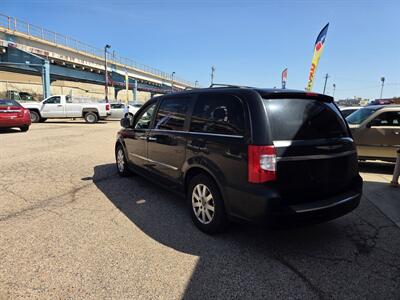 2015 Chrysler Town and Country Touring - Photo 5 - Philadelphia, PA 19124