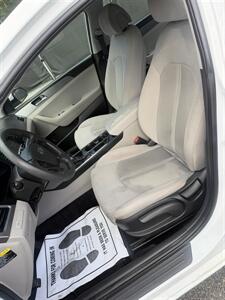 2016 Hyundai SONATA - Photo 12 - Westport, MA 02790