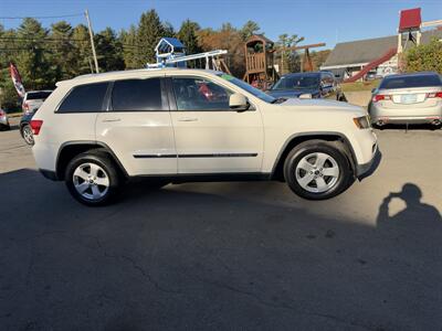2012 Jeep Grand Cherokee Laredo   - Photo 4 - Westport, MA 02790