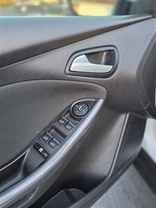 2014 Ford Focus Titanium With Backup Camera - Photo 14 - Lawndale, CA 90260